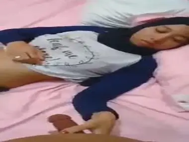 Ukhti Hijab Biru Cantik Isap Batang Pria poster